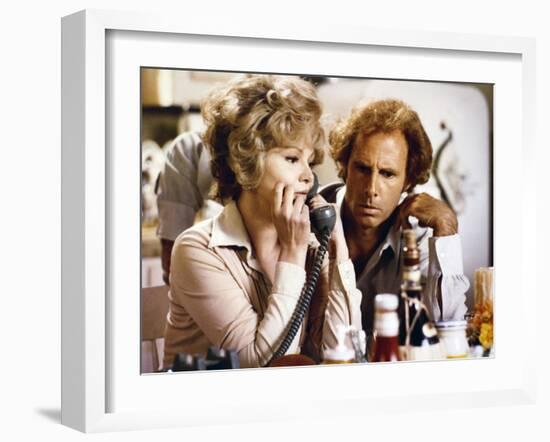 FAMILY PLOT, 1976 directed by ALFRED HITCHCOCK Barbara Harris / Bruce Dern (photo)-null-Framed Photo