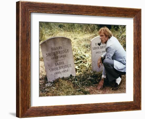 FAMILY PLOT, 1976 directed by ALFRED HITCHCOCK Bruce Dern (photo)-null-Framed Photo