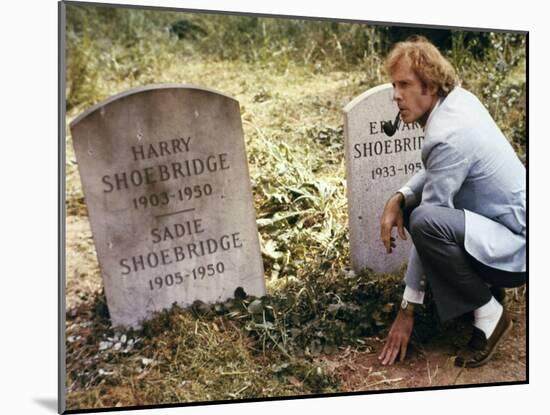 FAMILY PLOT, 1976 directed by ALFRED HITCHCOCK Bruce Dern (photo)-null-Mounted Photo