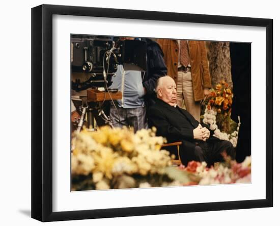 FAMILY PLOT, 1976 directed by ALFRED HITCHCOCK On the set, Alfred Hitchcock, director (photo)-null-Framed Photo