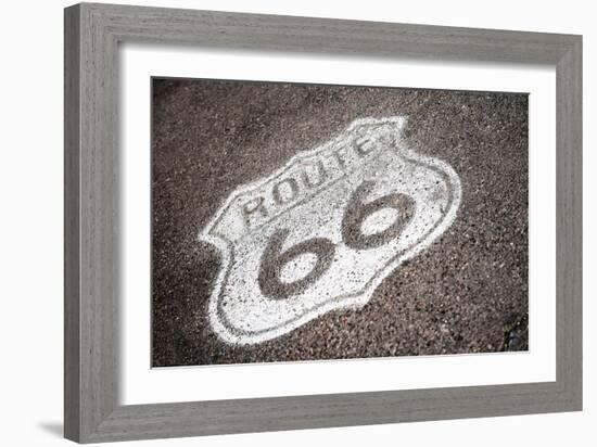 Famous Sixty Six Sign-vent du sud-Framed Art Print