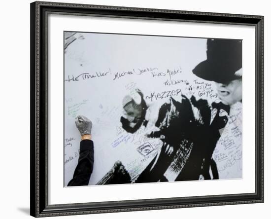 Fans Sign Tribute Wall to Michael Jackson outside the Staples Center, Los Angeles, July 7, 2009-null-Framed Photographic Print