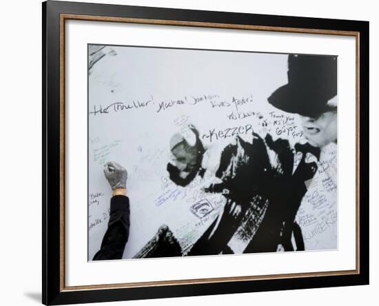 Fans Sign Tribute Wall to Michael Jackson outside the Staples Center, Los Angeles, July 7, 2009-null-Framed Photographic Print