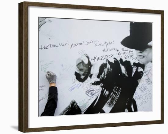 Fans Sign Tribute Wall to Michael Jackson outside the Staples Center, Los Angeles, July 7, 2009-null-Framed Photographic Print
