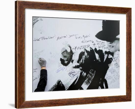 Fans Sign Tribute Wall to Michael Jackson outside the Staples Center, Los Angeles, July 7, 2009-null-Framed Photographic Print