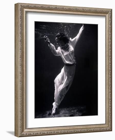 Fashion Model Underwater, 1939-Science Source-Framed Giclee Print