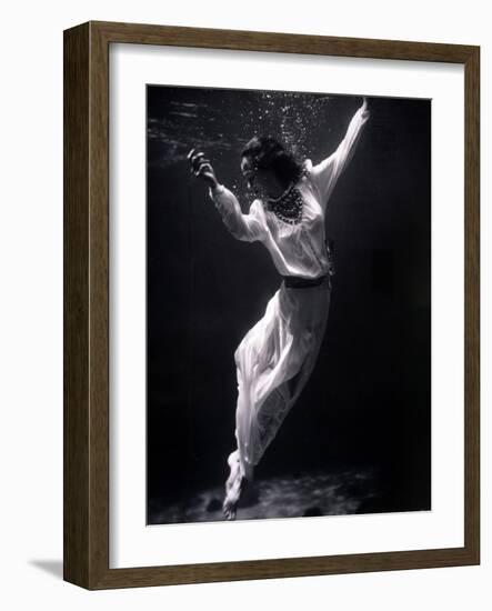 Fashion Model Underwater, 1939-Science Source-Framed Giclee Print