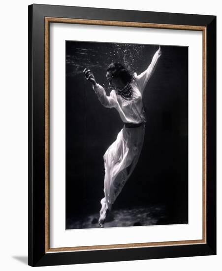 Fashion Model Underwater, 1939-Science Source-Framed Giclee Print