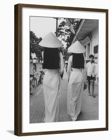 Fashions of Vietnamese Women-John Dominis-Framed Photographic Print