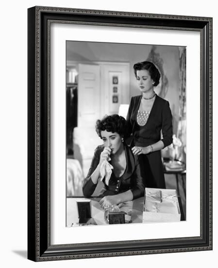 FATHER OF THE BRIDE, 1950 directed by VINCENTE MINNELLI Elizabeth Taylor / Joan Bennett (b/w photo)-null-Framed Photo