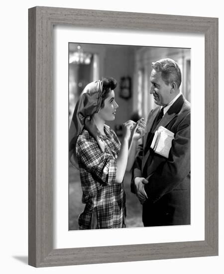 Father of The Bride, Elizabeth Taylor, Spencer Tracy, 1950-null-Framed Photo