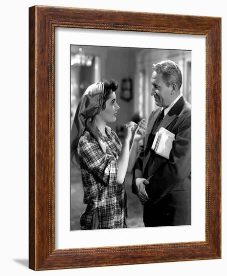 Father of The Bride, Elizabeth Taylor, Spencer Tracy, 1950-null-Framed Photo