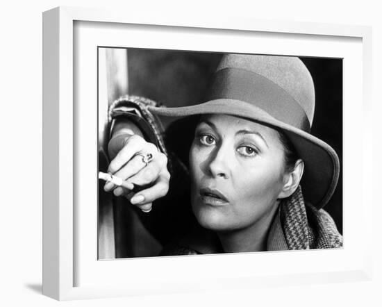 Faye Dunaway. "Eyes of Laura Mars" [1978].-null-Framed Photographic Print