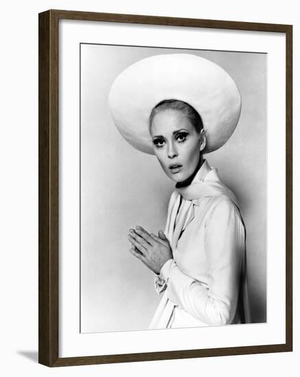 Faye Dunaway, Portraitc.1960s-null-Framed Photo