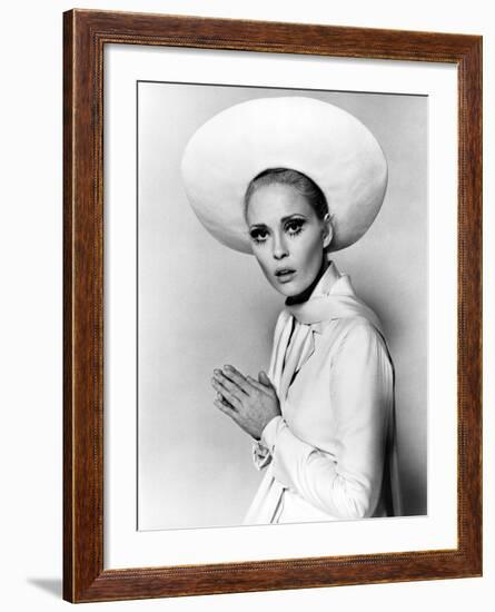 Faye Dunaway, Portraitc.1960s-null-Framed Photo