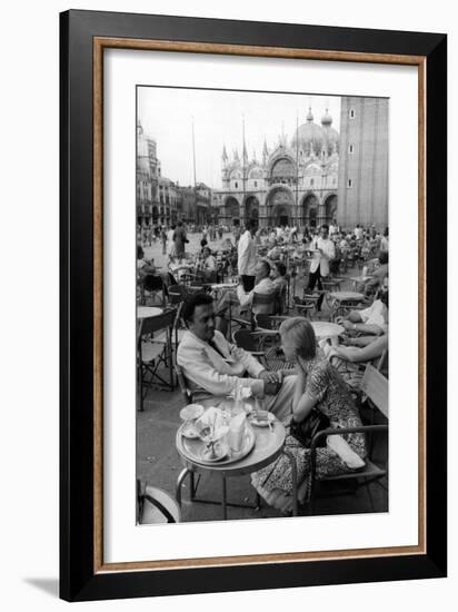 Federico Fellini and Giulietta Masina in Venice-Mario de Biasi-Framed Giclee Print