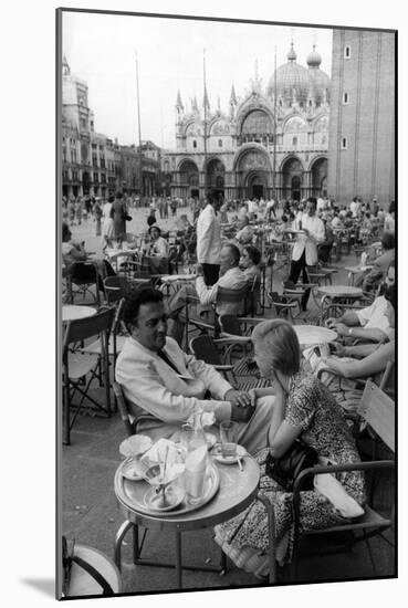 Federico Fellini and Giulietta Masina in Venice-Mario de Biasi-Mounted Giclee Print