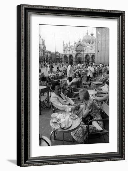 Federico Fellini and Giulietta Masina in Venice-Mario de Biasi-Framed Giclee Print