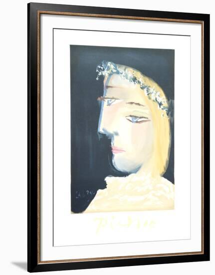 Femme a la Robe, Blanche Couronee de Fleurs-Pablo Picasso-Framed Collectable Print