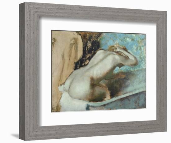 Femme assise sur le rebord d' une baignoire et s'épongeant le cou-Edgar Degas-Framed Giclee Print