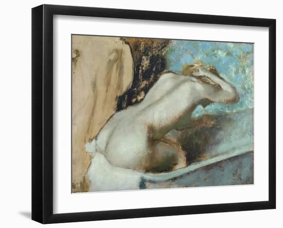 Femme assise sur le rebord d' une baignoire et s'épongeant le cou-Edgar Degas-Framed Giclee Print