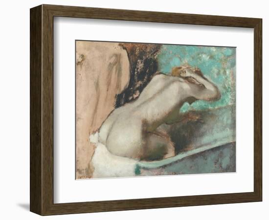 Femme assise sur le rebord d' une baignoire et s'épongeant le cou-Edgar Degas-Framed Giclee Print