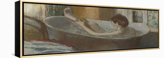 Femme dans son bain s'épongeant la jambe-Edgar Degas-Framed Premier Image Canvas