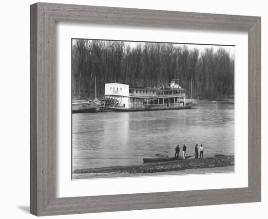 Ferry and river men in Vicksburg, Mississippi, 1936-Walker Evans-Framed Photographic Print