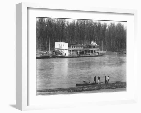 Ferry and river men in Vicksburg, Mississippi, 1936-Walker Evans-Framed Photographic Print