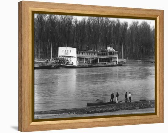 Ferry and River men, Vicksburg, Mississippi, c.1936-Walker Evans-Framed Stretched Canvas