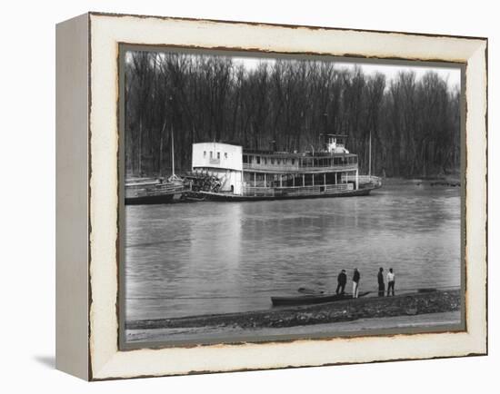 Ferry and River men, Vicksburg, Mississippi, c.1936-Walker Evans-Framed Stretched Canvas