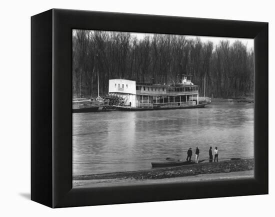 Ferry and River men, Vicksburg, Mississippi, c.1936-Walker Evans-Framed Stretched Canvas