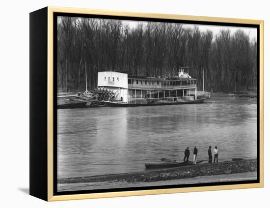 Ferry and River men, Vicksburg, Mississippi, c.1936-Walker Evans-Framed Stretched Canvas