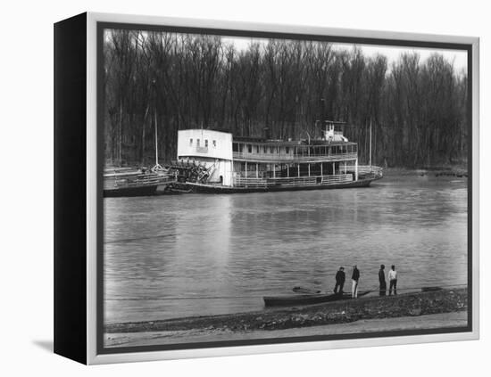 Ferry and River men, Vicksburg, Mississippi, c.1936-Walker Evans-Framed Stretched Canvas