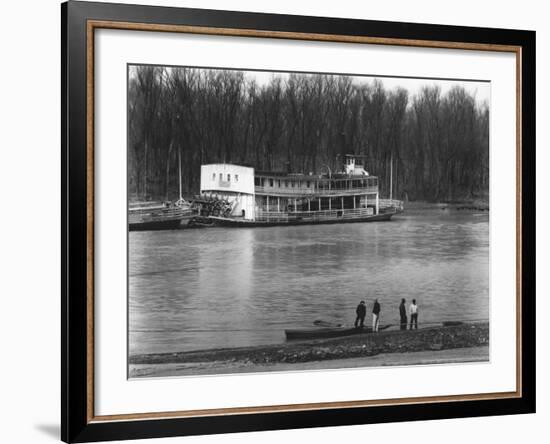 Ferry and River men, Vicksburg, Mississippi, c.1936-Walker Evans-Framed Photo