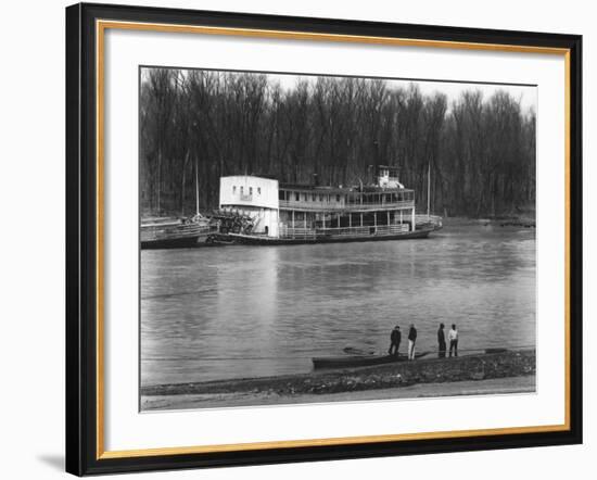 Ferry and River men, Vicksburg, Mississippi, c.1936-Walker Evans-Framed Photo