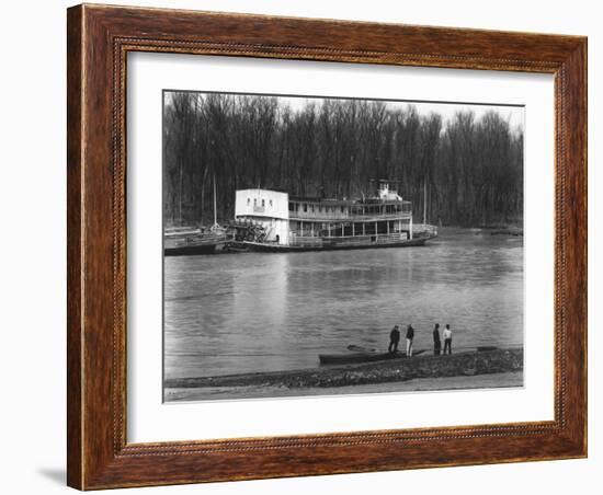 Ferry and River men, Vicksburg, Mississippi, c.1936-Walker Evans-Framed Photo