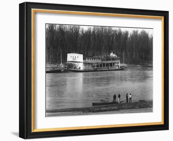 Ferry and River men, Vicksburg, Mississippi, c.1936-Walker Evans-Framed Photo