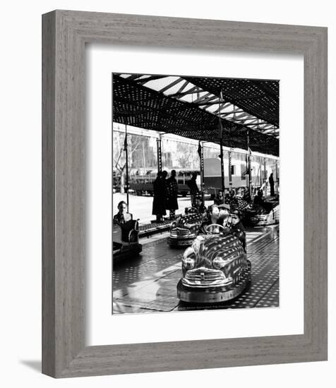 Fete-Izis-Framed Art Print