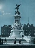 The Queen Victoria Memorial, Buckingham Palace, London, 1911-1912-FGO Stuart-Giclee Print