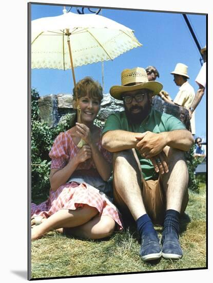 FINIAN'S RAINBOW, 1968 directed by FRANCIS FORD COPPOLA On the set, Petula Clark and Francis Ford C-null-Mounted Photo