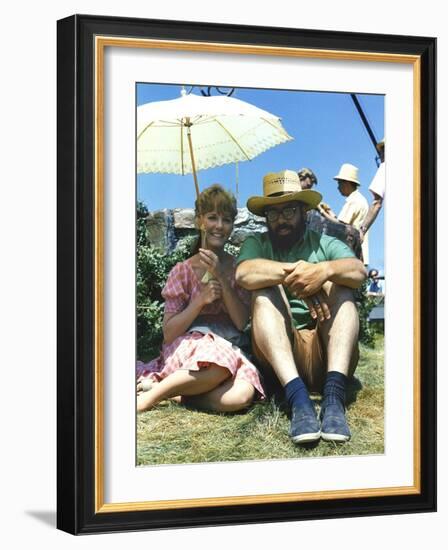 FINIAN'S RAINBOW, 1968 directed by FRANCIS FORD COPPOLA On the set, Petula Clark and Francis Ford C-null-Framed Photo