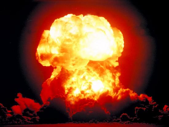 fireball-of-h-bomb-explosion-after-test-blast-over-bikini-atoll_u-l-p73rjm0.jpg