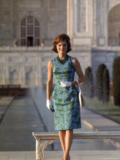 'First Lady Jackie Kennedy Standing on the Grounds of the Taj Mahal ...