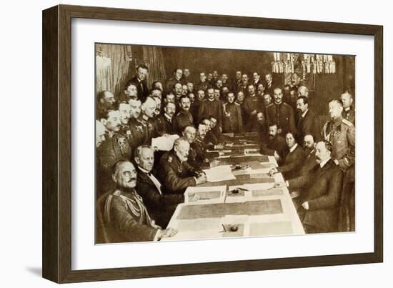 First World War: Signing of the Peace Treaty of Brest Litovsk (Brest-Litovsk) on 03/03/1917 (Photo)-Anonymous Anonymous-Framed Giclee Print