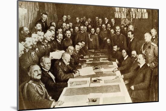 First World War: Signing of the Peace Treaty of Brest Litovsk (Brest-Litovsk) on 03/03/1917 (Photo)-Anonymous Anonymous-Mounted Giclee Print