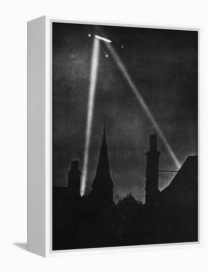 First Zeppelin Air Raid on London, During World War I 1915-Robert Hunt-Framed Premier Image Canvas