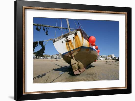 Fishing Boat in the Harbour at Low Tide, St Ives, Cornwall-Peter Thompson-Framed Photographic Print