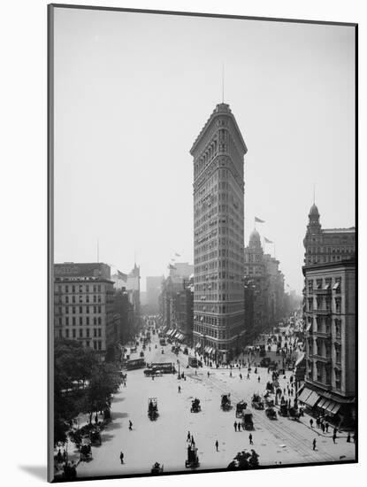 Flatiron Building, 1904-null-Mounted Photographic Print