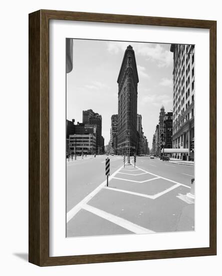 Flatiron Building-GE Kidder Smith-Framed Photographic Print